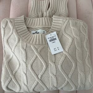 Hollister Women's Beige Cable Knit Turtleneck Sweater